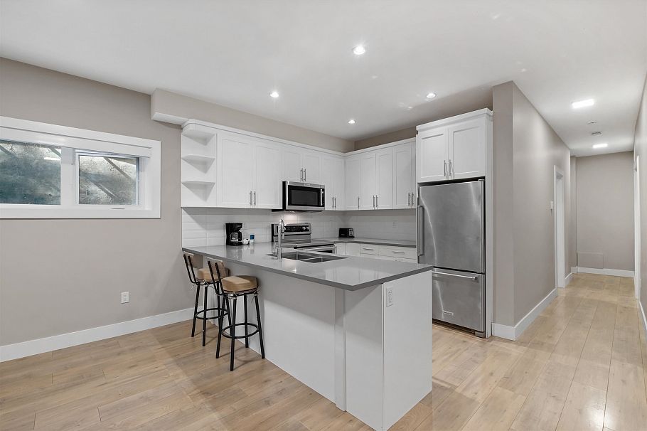 1033 Prospect Avenue North Vancouver, BC - 22