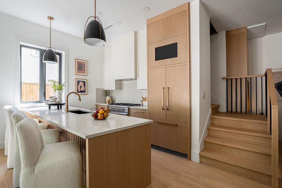 1 356 E 40th Avenue Vancouver, BC - 2