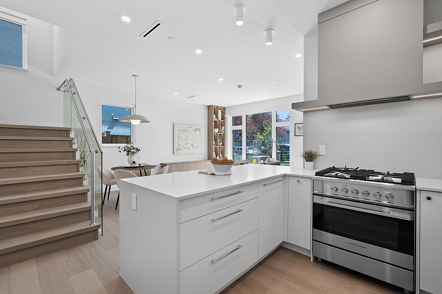 1 2253 Grant Street Vancouver, BC - 15