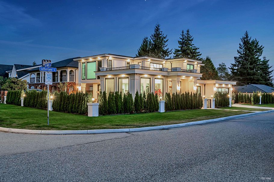 1390 Sutherland Avenue North Vancouver, BC - 2