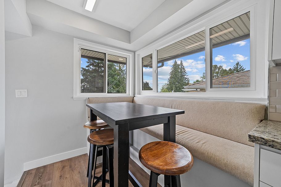 1137 Cloverley Street North Vancouver, BC - 12