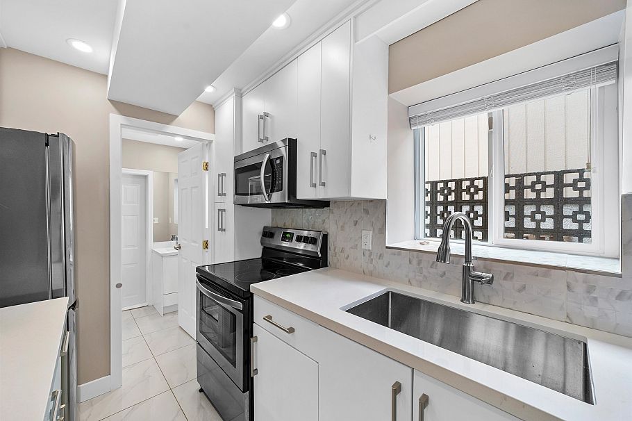 1137 Cloverley Street North Vancouver, BC - 24