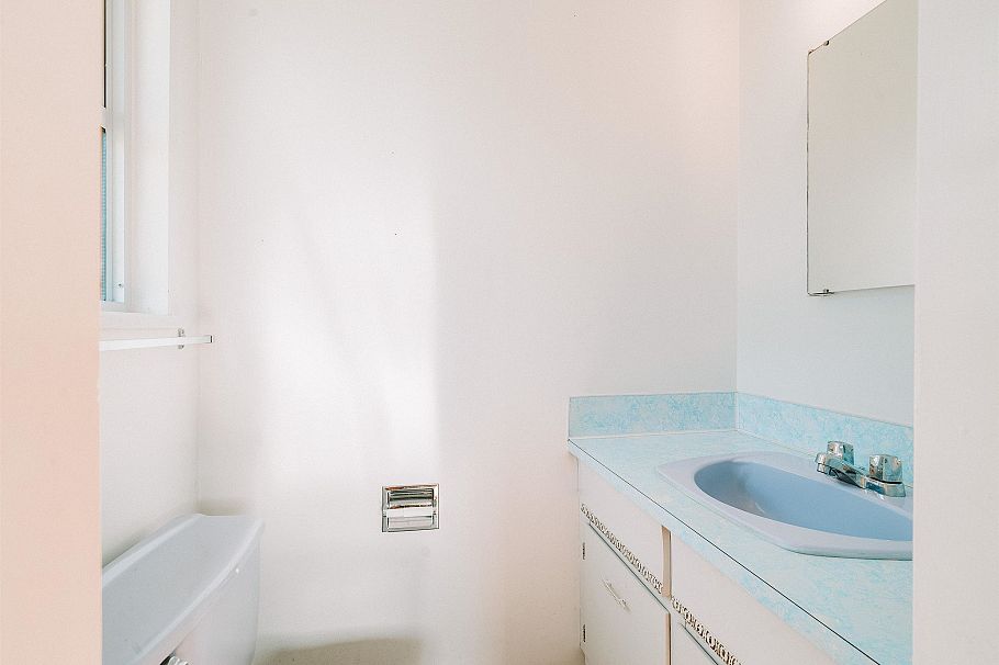 2618 W 15th Avenue Vancouver, BC - 18