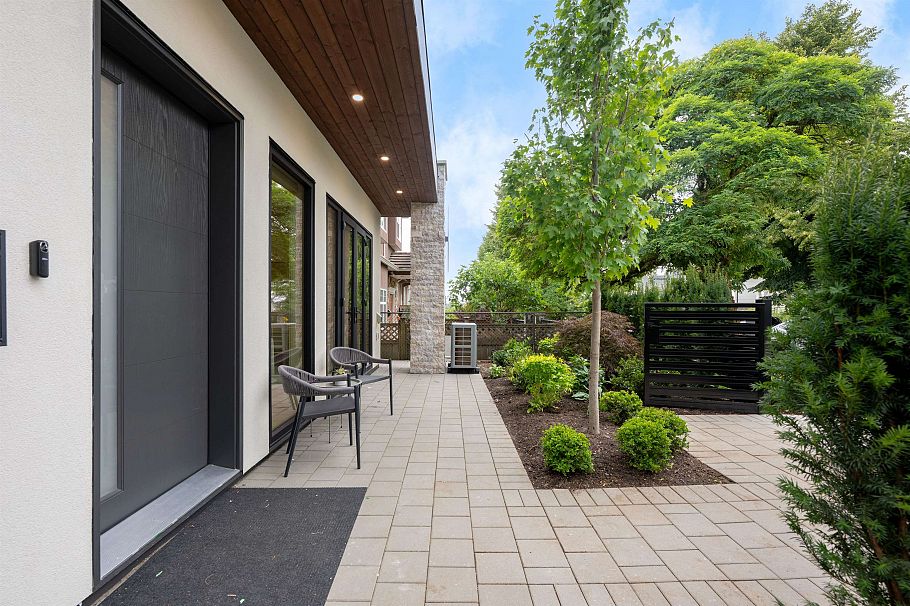 1 3466 Franklin Street Vancouver, BC - 23