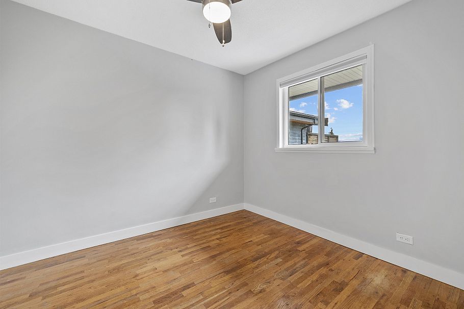 1137 Cloverley Street North Vancouver, BC - 9