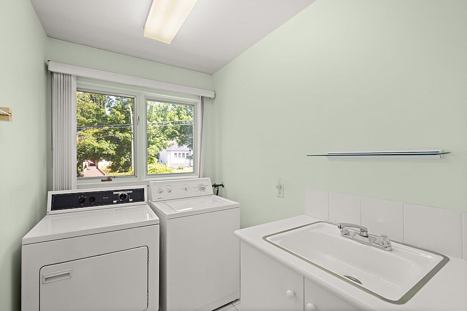 3470 W 43rd Avenue Vancouver, BC - 33