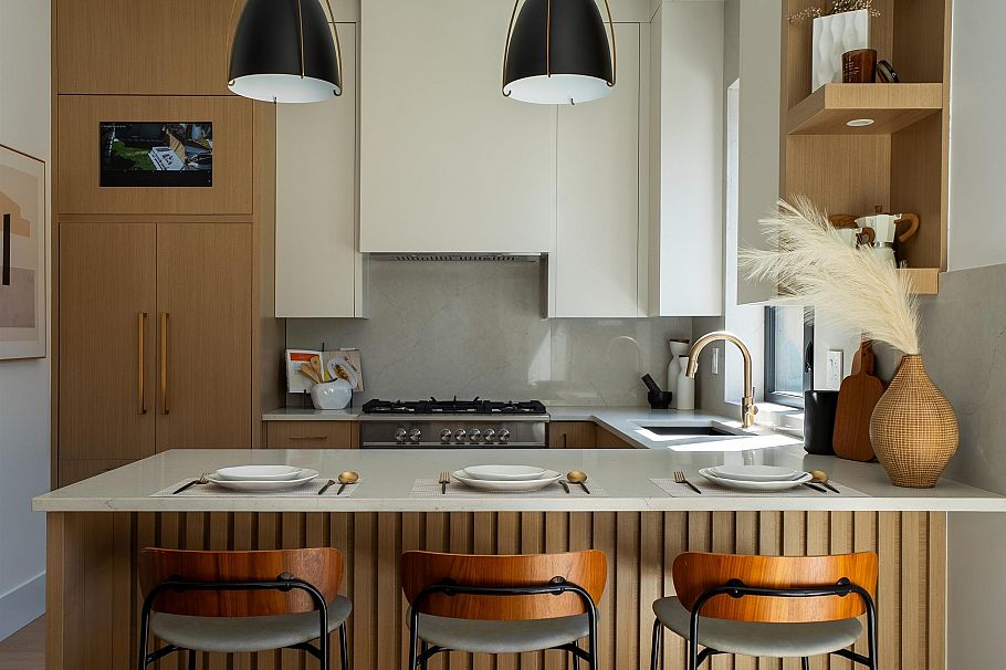 2 356 E 40th Avenue Vancouver, BC - 2