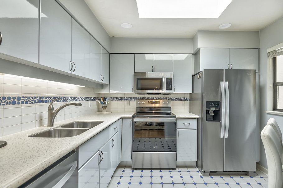 G 1215 W 7th Avenue Vancouver, BC - 16