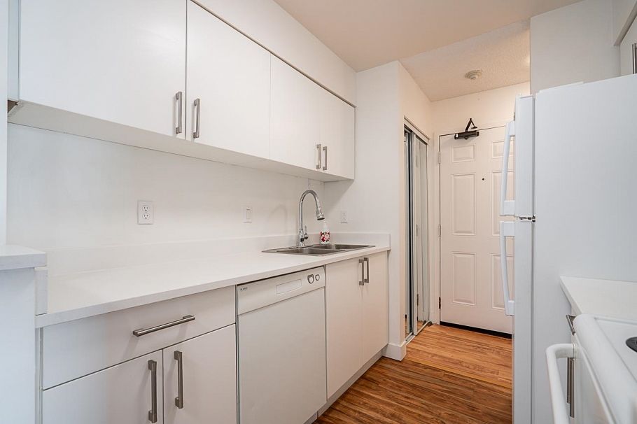 208 1550 Chesterfield Avenue North Vancouver, BC - 7