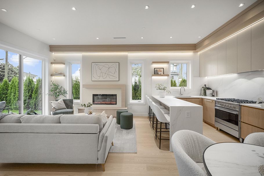 4681 Argyle Street Vancouver, BC - 1