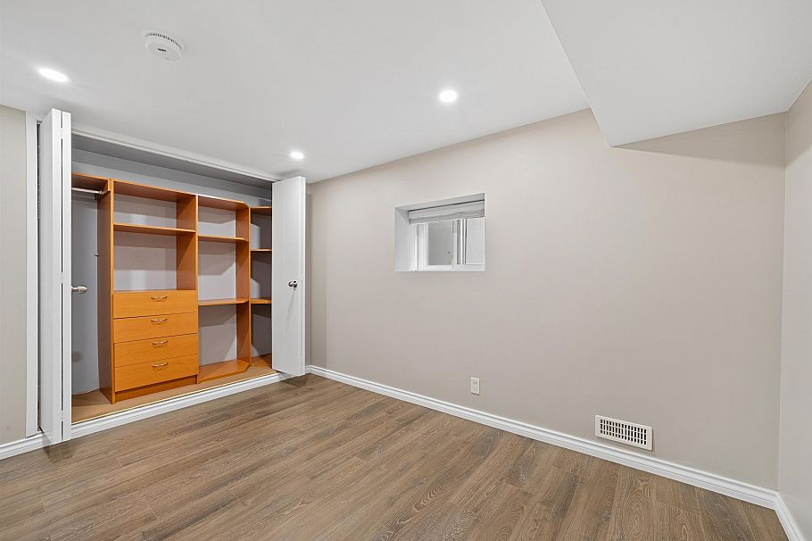 1137 Cloverley Street North Vancouver, BC - 21