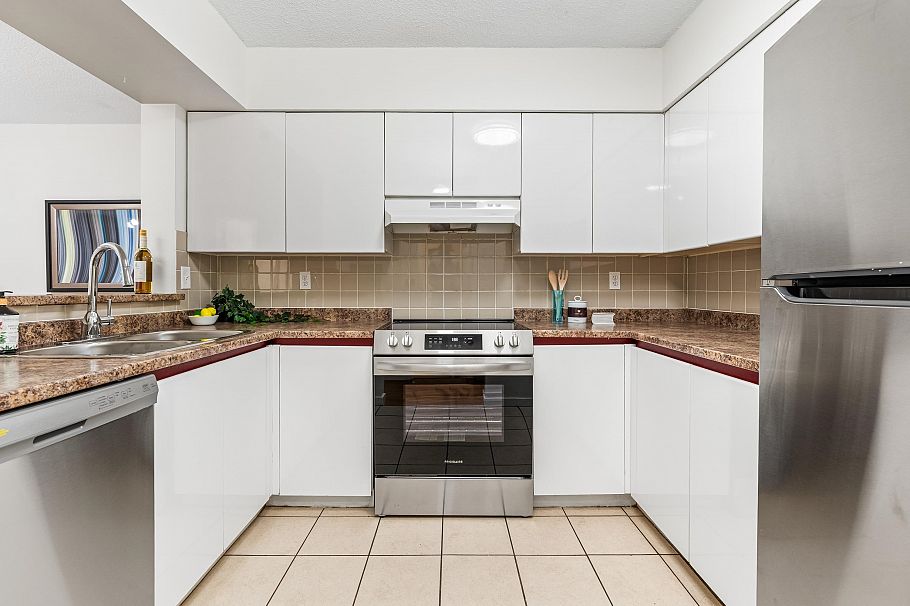 202 1771 Nelson Street Vancouver, BC - 2