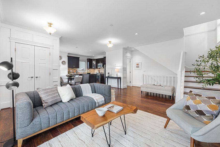 2525 W 7th Avenue Vancouver, BC - 1