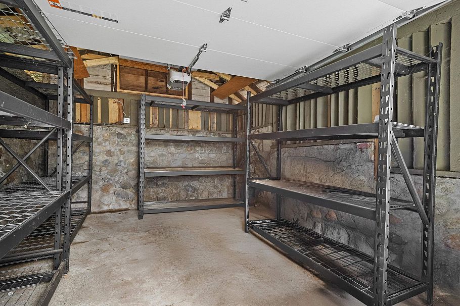 1137 Cloverley Street North Vancouver, BC - 34