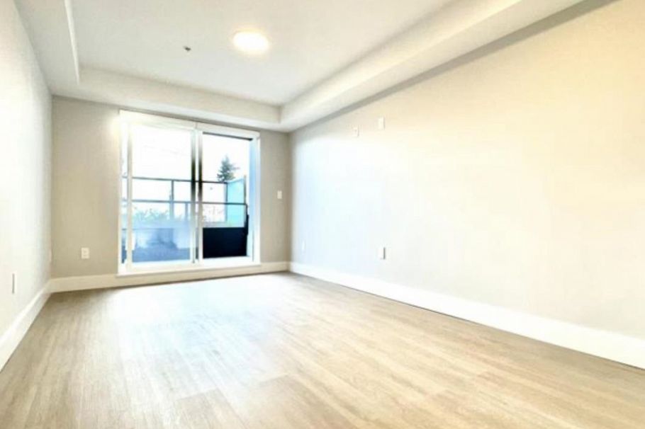 204 3050 Kingsway Vancouver, BC - 4