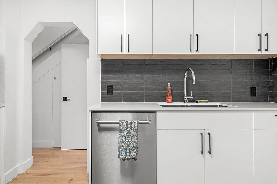 2052 Capilano Road North Vancouver, BC - 17