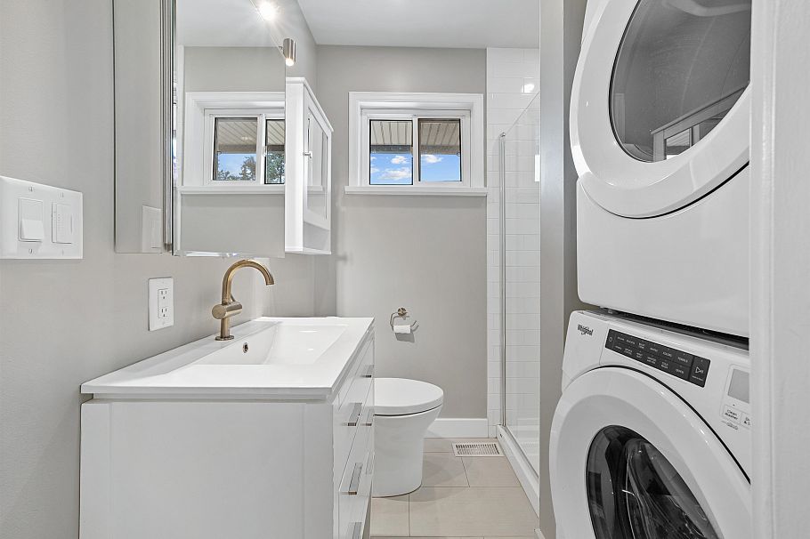 1137 Cloverley Street North Vancouver, BC - 29