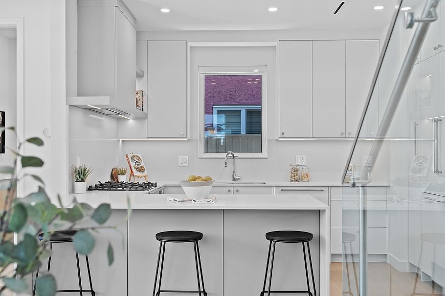 1 2253 Grant Street Vancouver, BC - 20