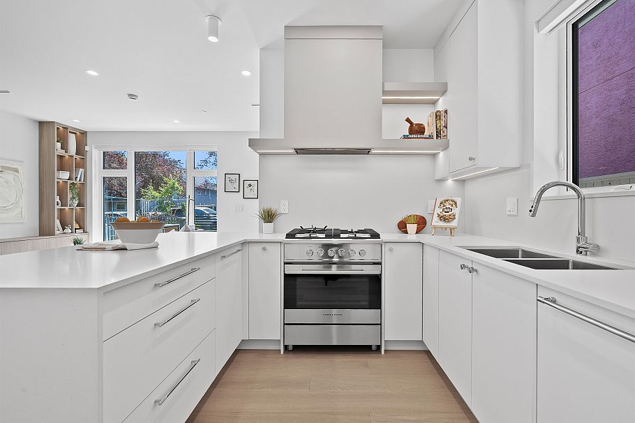 1 2253 Grant Street Vancouver, BC - 16