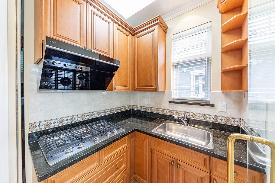 2328 W 22nd Avenue Vancouver, BC - 9