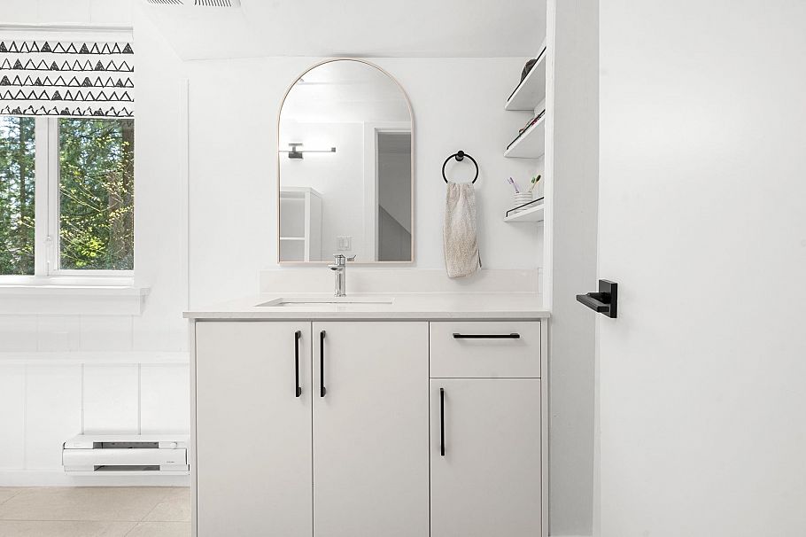 2052 Capilano Road North Vancouver, BC - 28