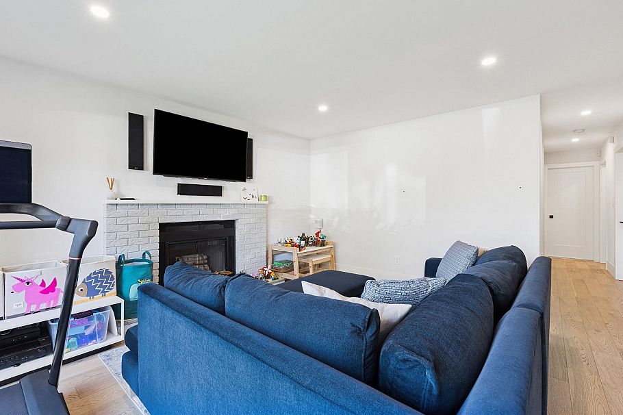 364 E 17th Avenue Vancouver, BC - 21