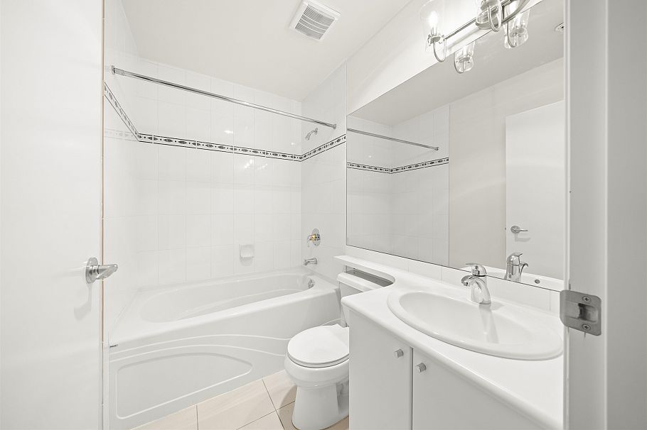 2605 1239 W Georgia Street Vancouver, BC - 4