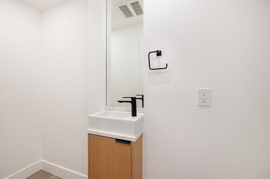 265 W 6th Street North Vancouver, BC - 8