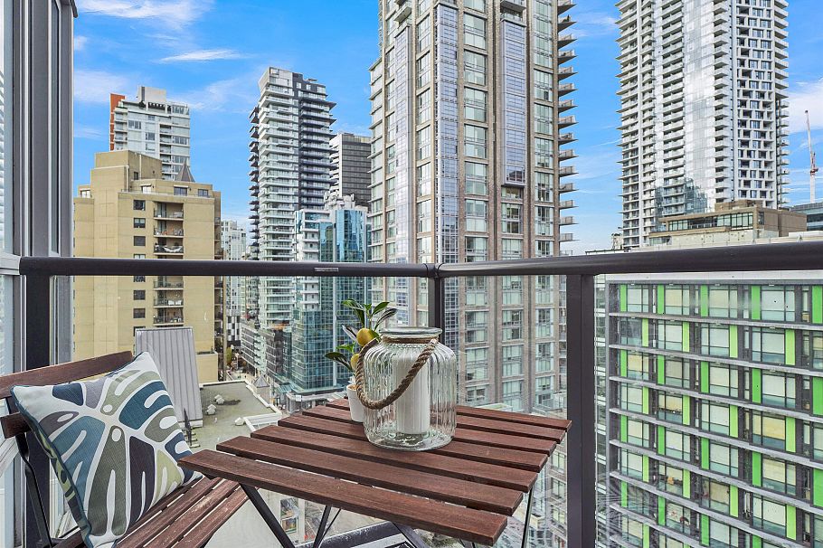 1507 1212 Howe Street Vancouver, BC - 2