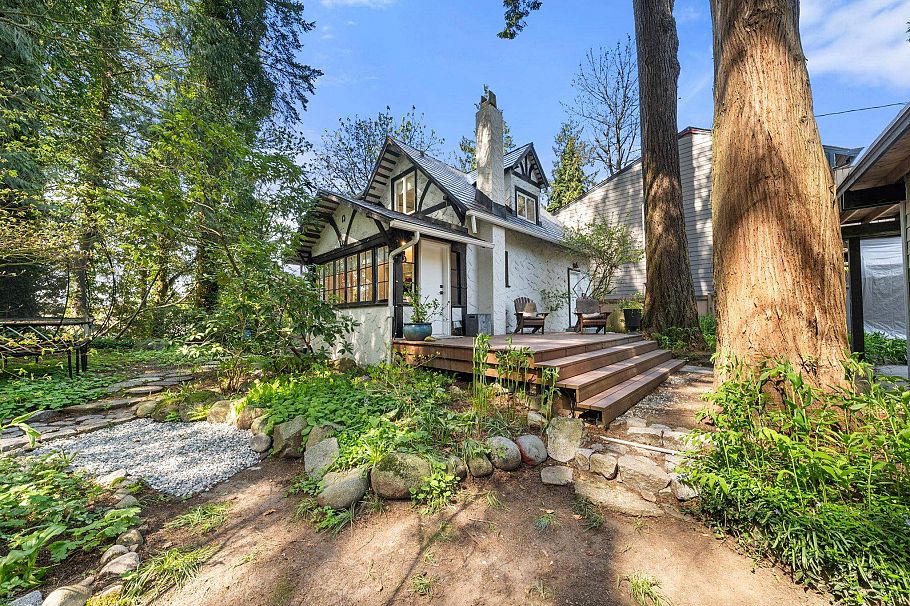 2052 Capilano Road North Vancouver, BC - 37