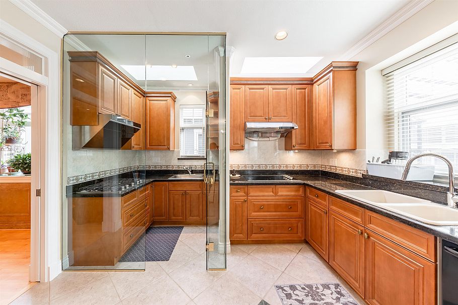 2328 W 22nd Avenue Vancouver, BC - 8