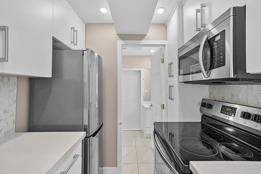 1137 Cloverley Street North Vancouver, BC - 25