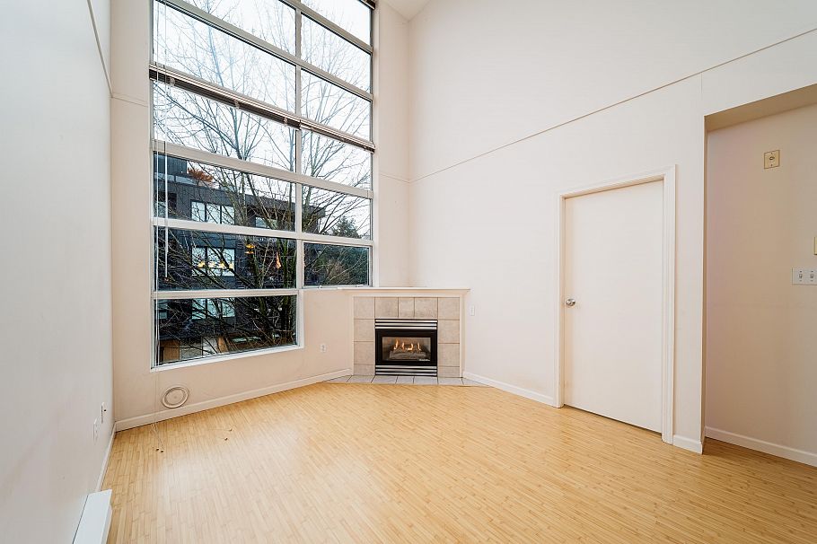 307 418 E Broadway Vancouver, BC - 2