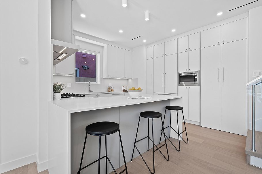 1 2253 Grant Street Vancouver, BC - 18