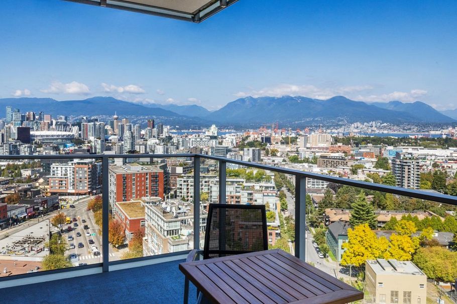 2002 285 E 10th Avenue Vancouver, BC - 9