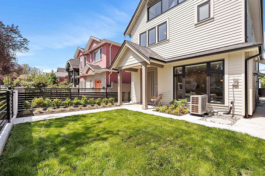 1 2253 Grant Street Vancouver, BC - 36