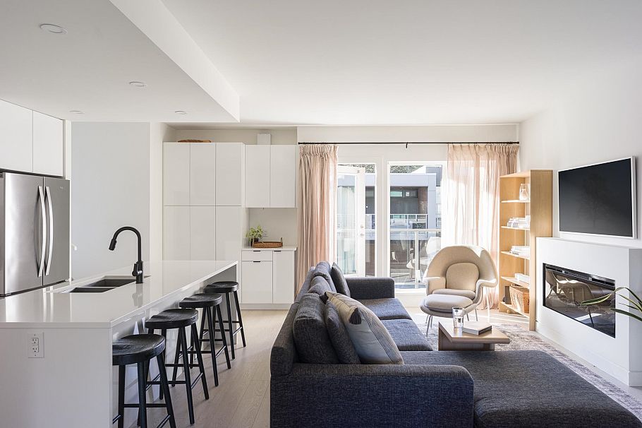 35 3595 Salal Drive North Vancouver, BC - 2