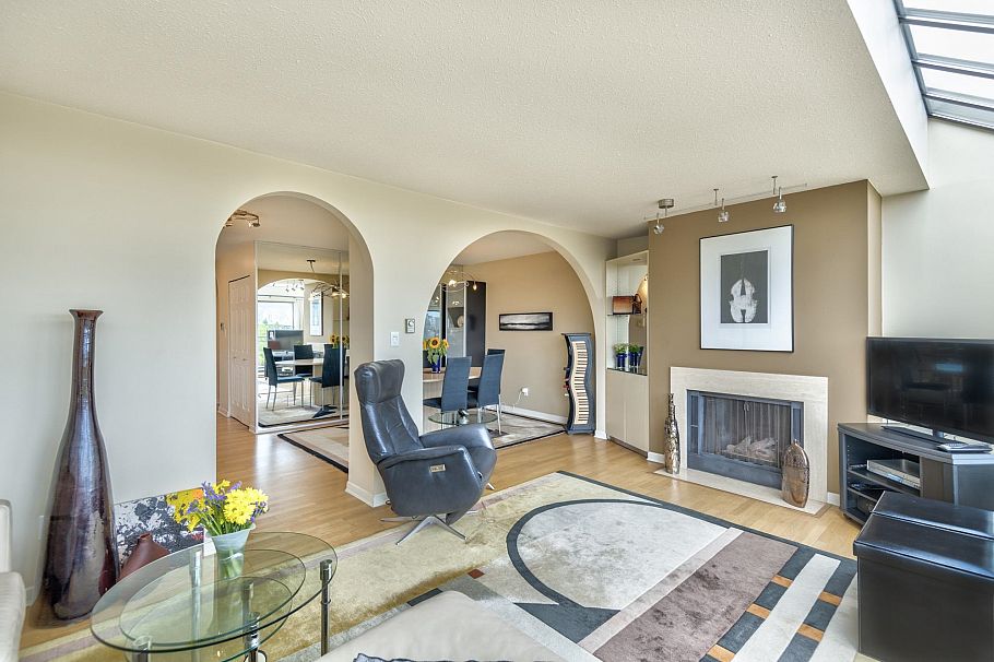 G 1215 W 7th Avenue Vancouver, BC - 11