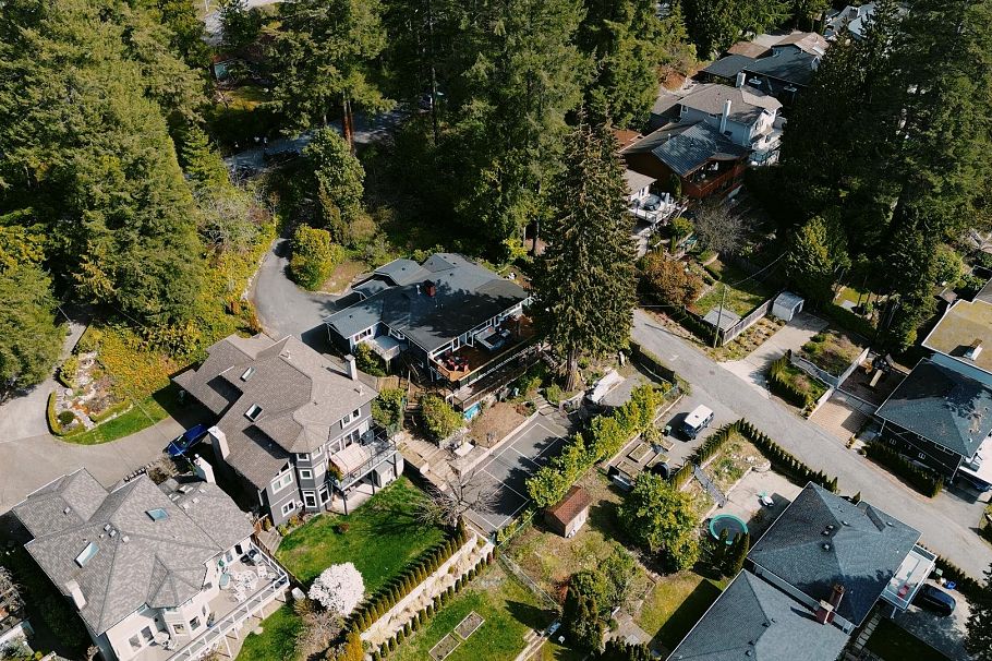 1095 W Keith Road North Vancouver, BC - 33