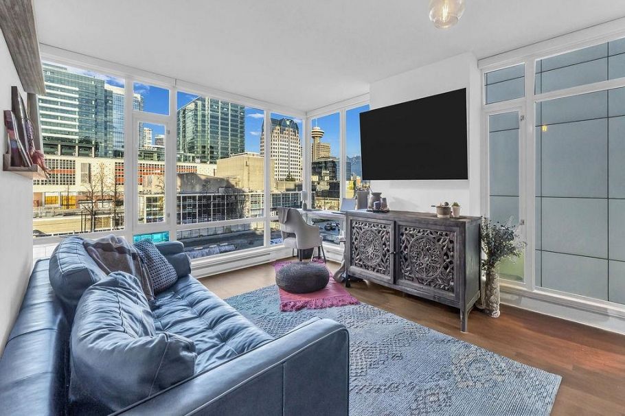 909 161 W Georgia Street Vancouver, BC - 2