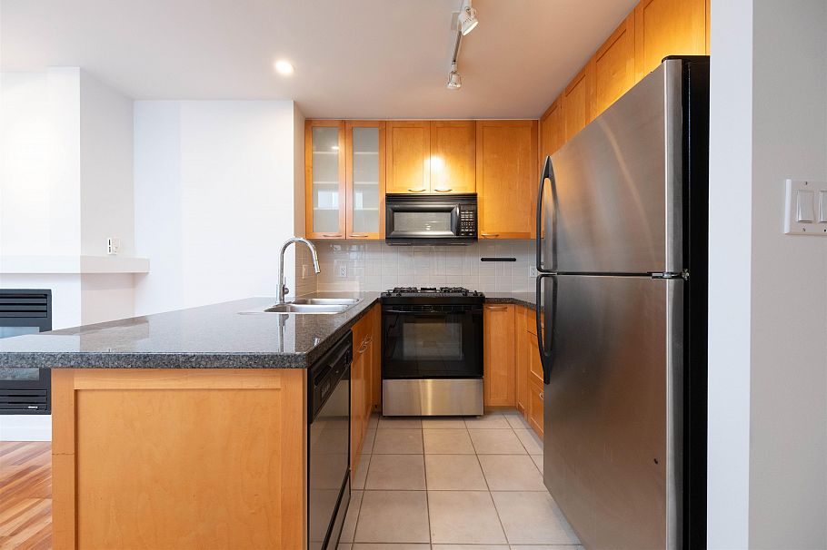 1406 989 Richards Street Vancouver, BC - 9