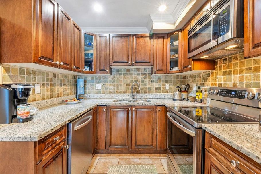 8787 Oak Street Vancouver, BC - 7