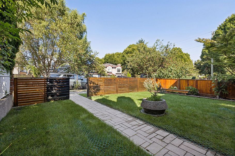 364 E 17th Avenue Vancouver, BC - 35