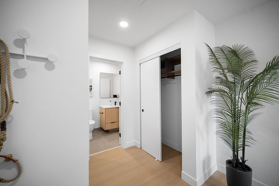 501 422 E 3rd Street North Vancouver, BC - 20