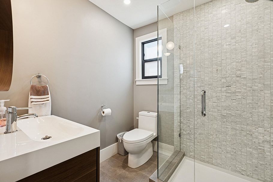 364 E 17th Avenue Vancouver, BC - 24