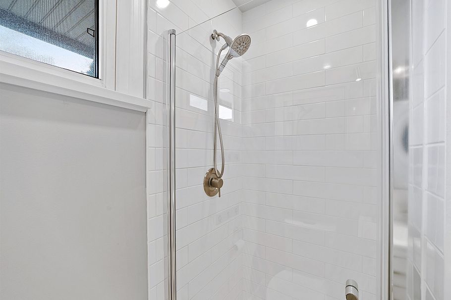 1137 Cloverley Street North Vancouver, BC - 30