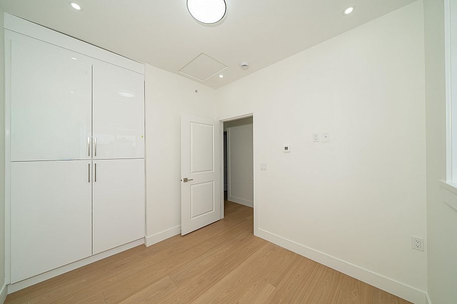 2172 E 46th Avenue Vancouver, BC - 23