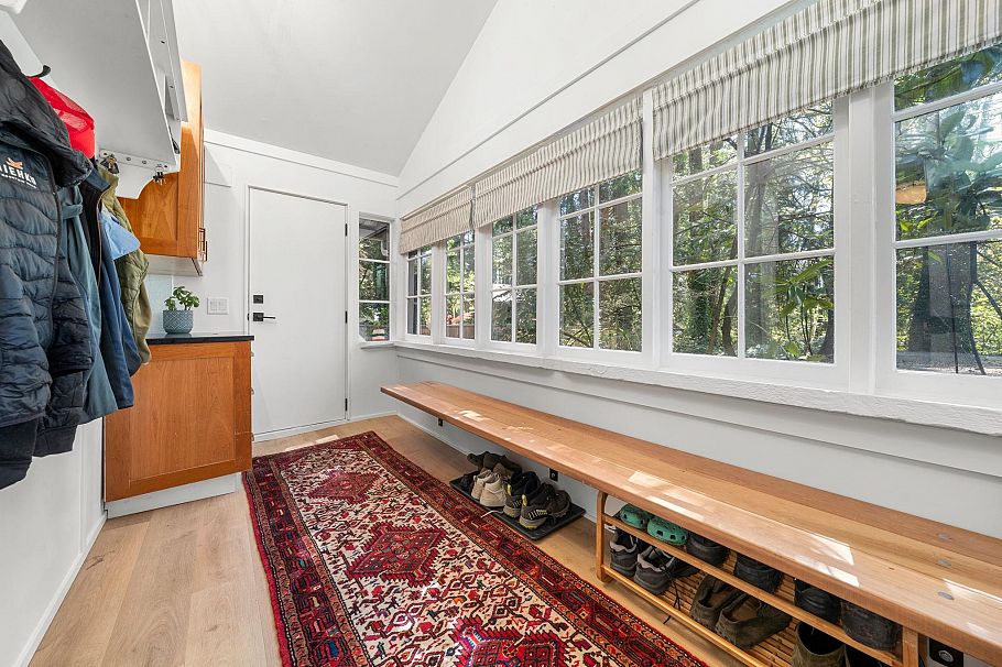 2052 Capilano Road North Vancouver, BC - 30