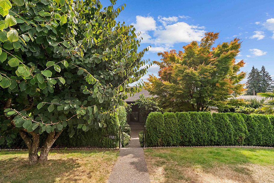 1137 Cloverley Street North Vancouver, BC - 35