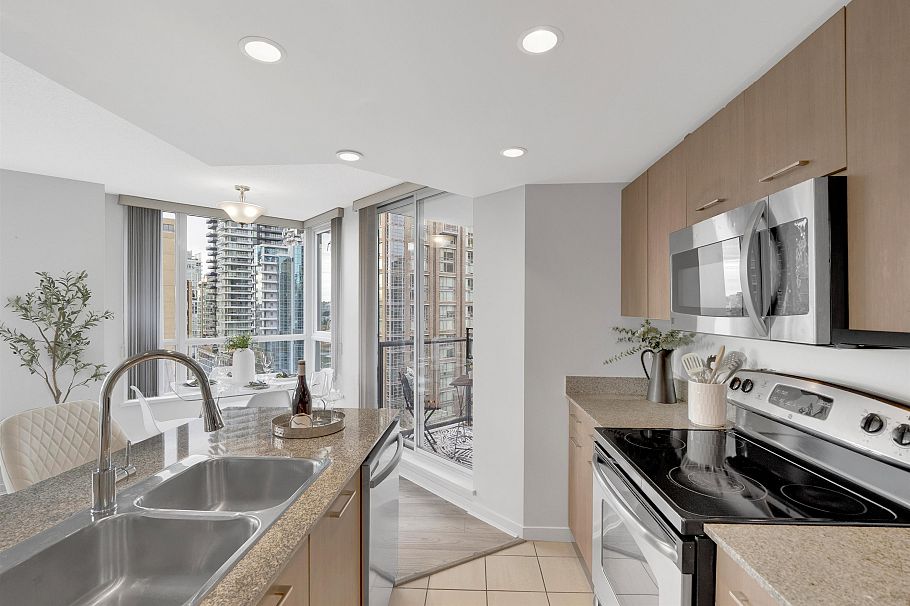 1507 1212 Howe Street Vancouver, BC - 13